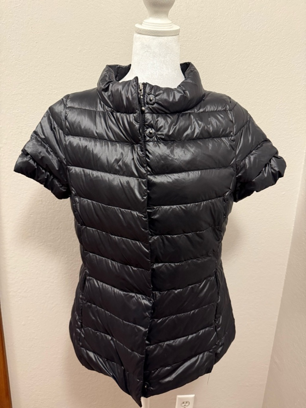 Black Short-Sleeve Puffer Jacket